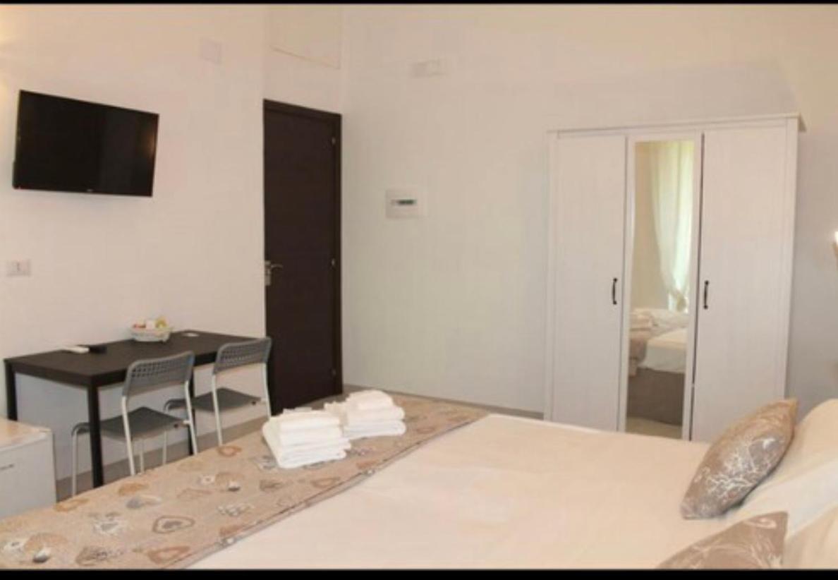 Vittoria Luxury Suite Вико Екуензе Екстериор снимка