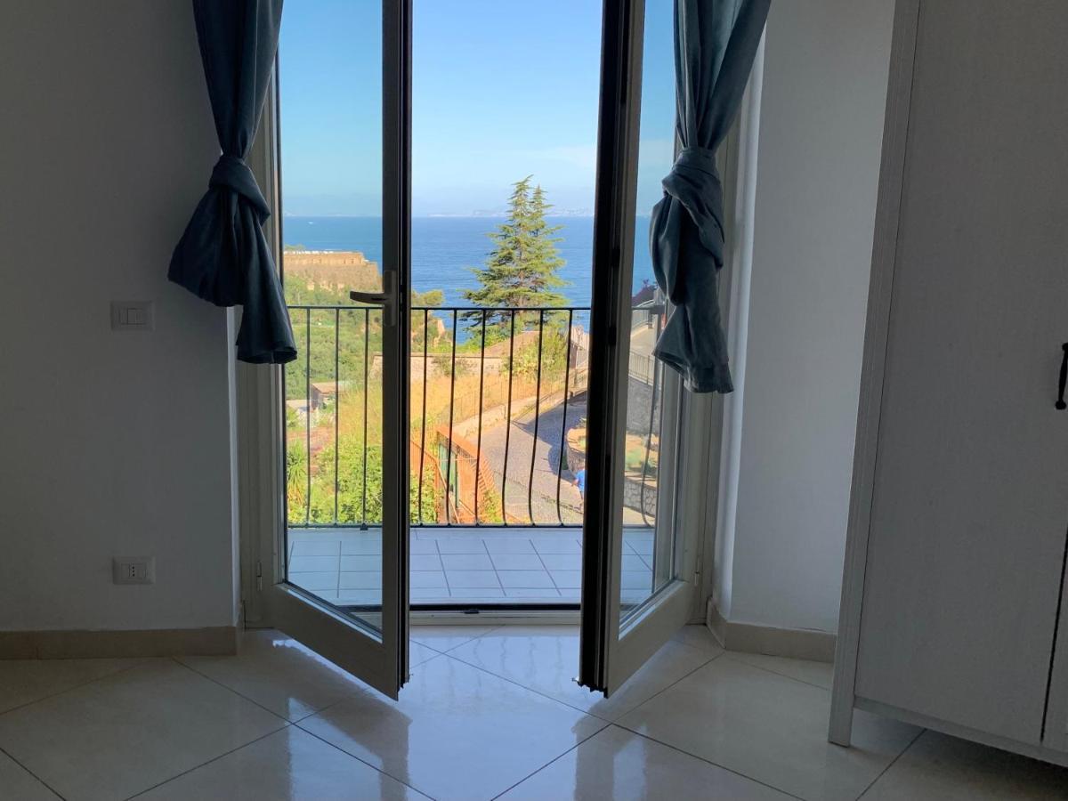 Vittoria Luxury Suite Вико Екуензе Екстериор снимка