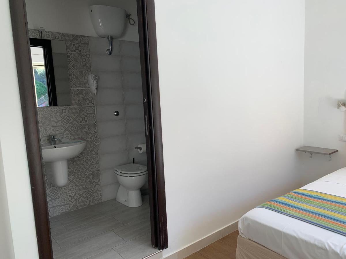 Vittoria Luxury Suite Вико Екуензе Екстериор снимка