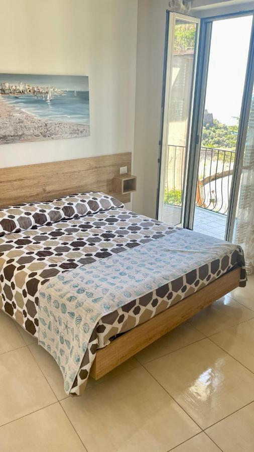 Vittoria Luxury Suite Вико Екуензе Екстериор снимка