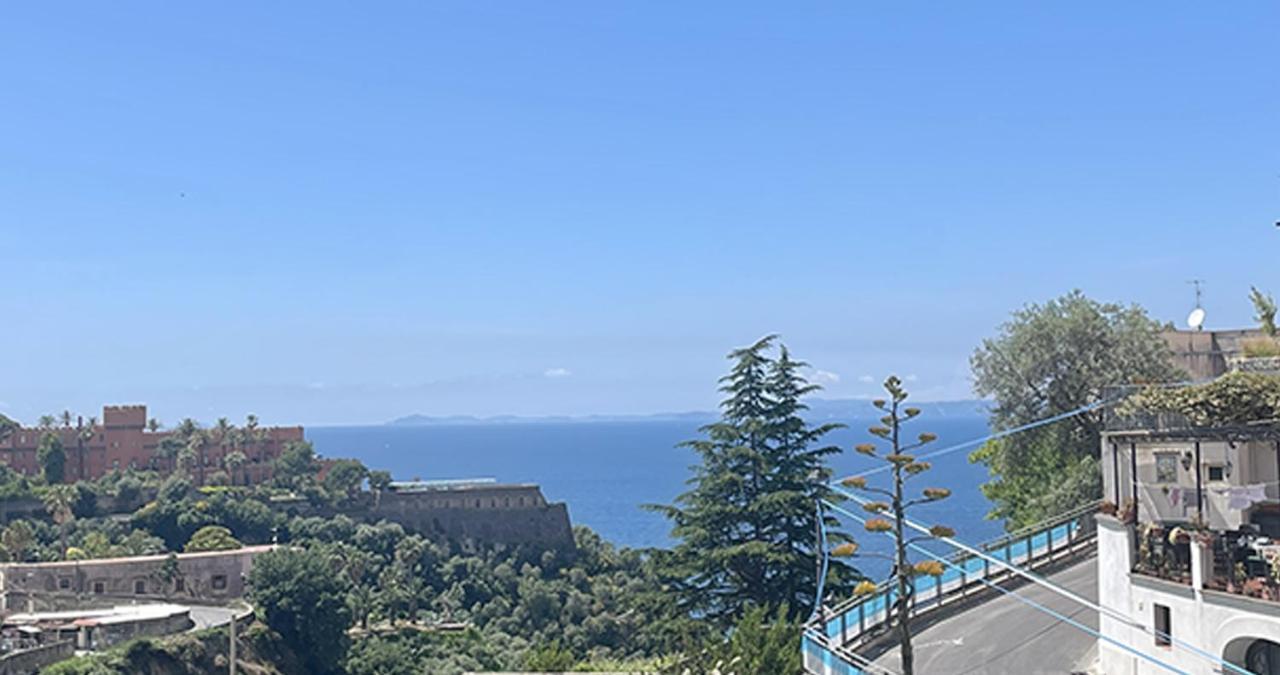 Vittoria Luxury Suite Вико Екуензе Екстериор снимка